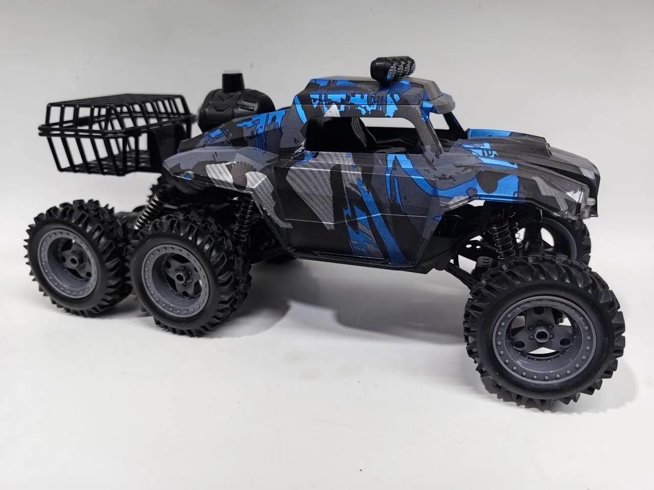 Climbing Rock Challenger 4WD RC Car, 2.4GHz Remote Control, with Lighting Music and Mist Spray function (Blue)