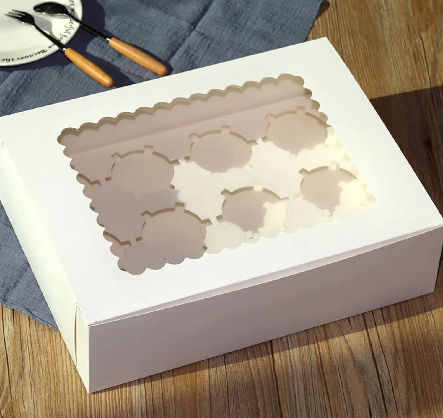 FUFU JOYFULHOME 12 pcs 12 Cavities Kraft Paper Cupcake Box with Inserts Cupcake Containers Bakery Cake Carriers for Home Dessert Shop (White)