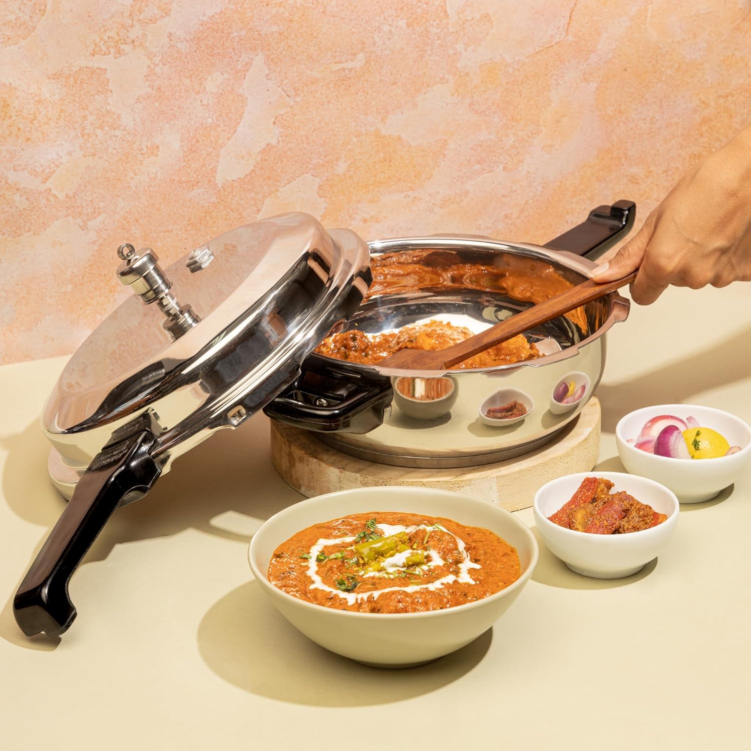 vinod 18/8 stainless steel pressure cooker 2 litres | deep frypan| sandwich bottom | induction & gas stove friendly | sturdy handle|isi & ce certified