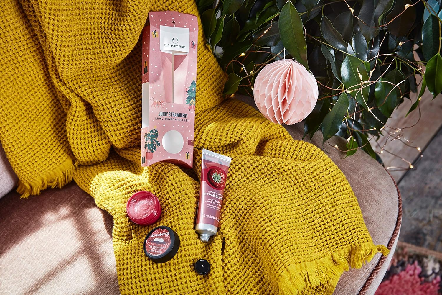the body shop strawberry duo 2pc gift set, includes strawberry lip butter and mini hand cream
