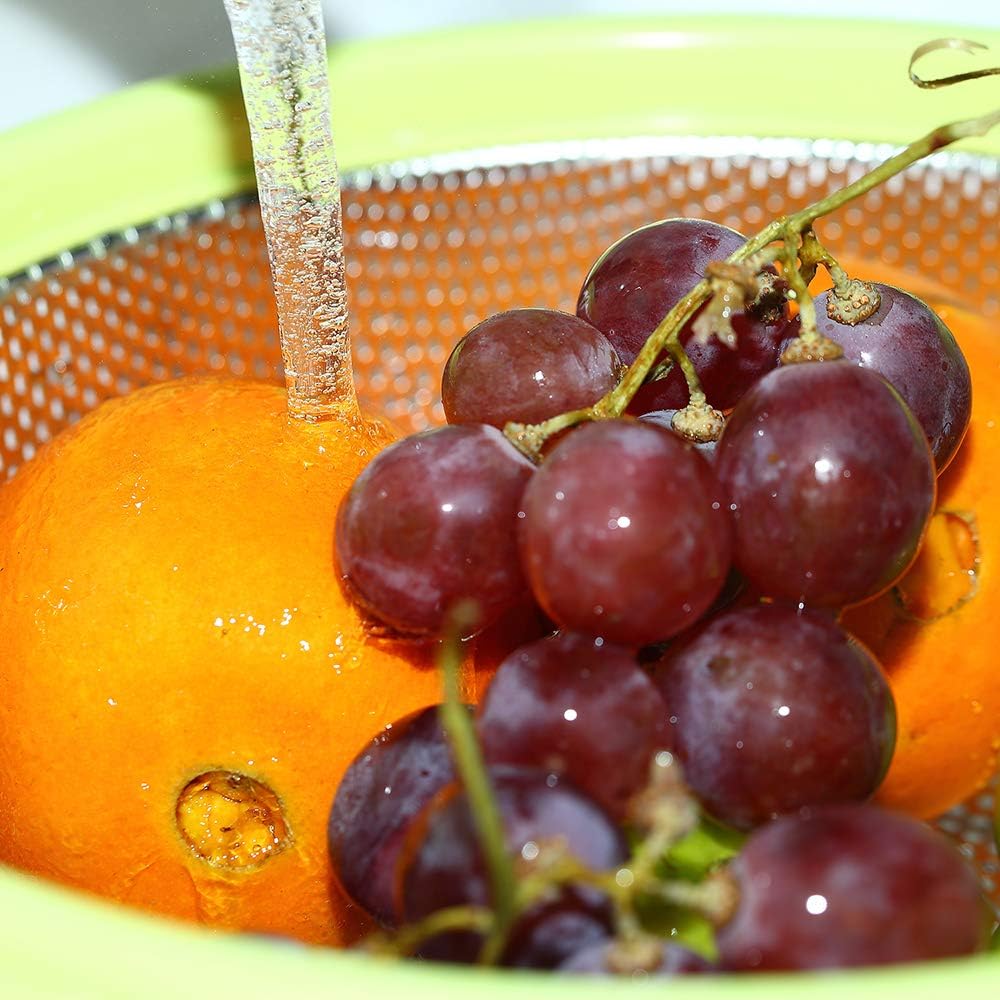 hiramware stainless steel colander with handle and legs, large metal green strainer for pasta, spaghetti, berry, veggies, fruits, noodles, salads, 5 quart 10.5” kitchen mesh colander, dishwasher safe