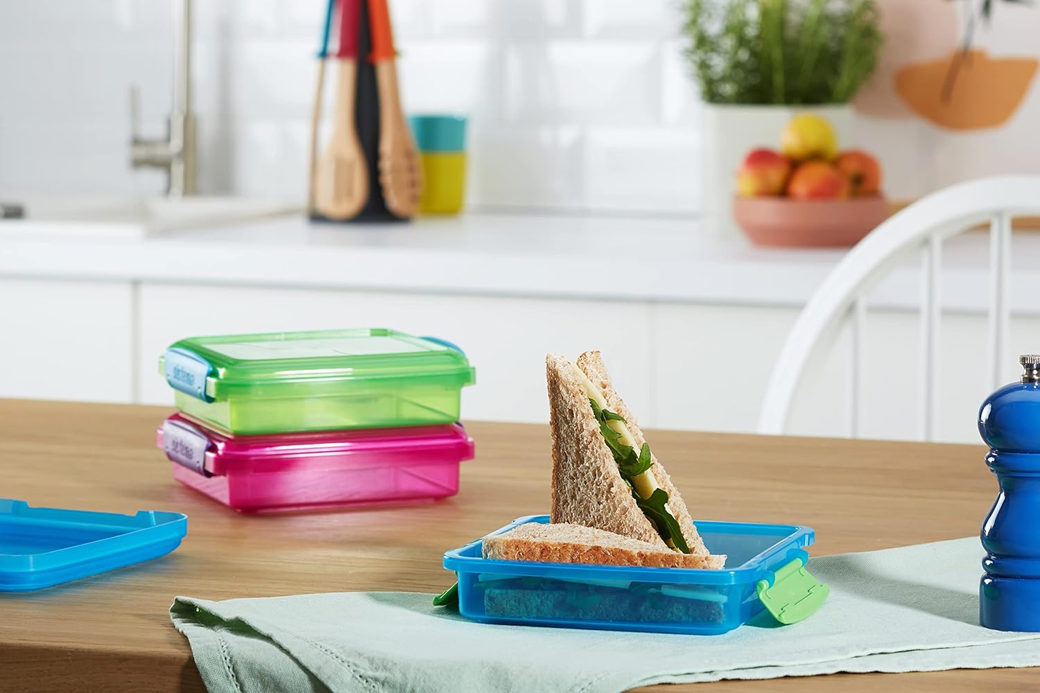 sistema lunch sandwich box, 450 ml assorted colours with contrasting clips, pack of 3, 1.55 x 15 x 12.4 cm