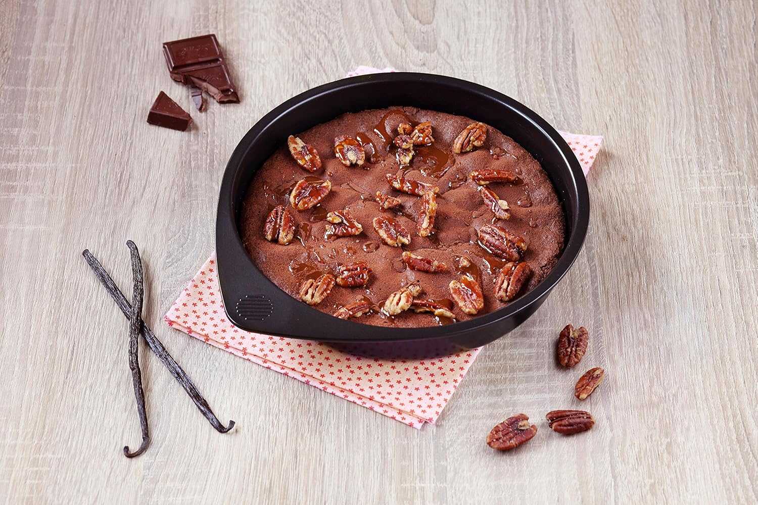 pyrex magic non stick cake pan 20cm durable, versatile, and easy to clean