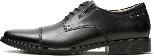 Clarks men’s Tilden Cap Oxford shoes with cushioned insole – classic leather dress shoes ideal for office, events, and everyday formal wear.