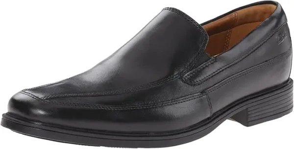 Clarks Tilden Free loafers for men – formal slip-on shoes with flexible fit, cushioned insole, and classic design for work or dress occasions.