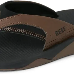 Reef Men’s Lightweight Sandals – casual flip-flops with cushioned soles and relaxed fit for daily comfort at the beach or on warm-weather days in the UAE.