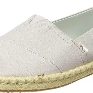 TOMS Kids Slip-On Shoes – Style 10010533 offers a secure, comfy fit with durable construction, great for everyday movement and growing feet in the UAE.