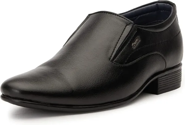 Bata Men’s Boss-Slick Formal Shoes – elegant office wear with sleek black finish and comfort fit for daily business meetings or formal occasions in the UAE.