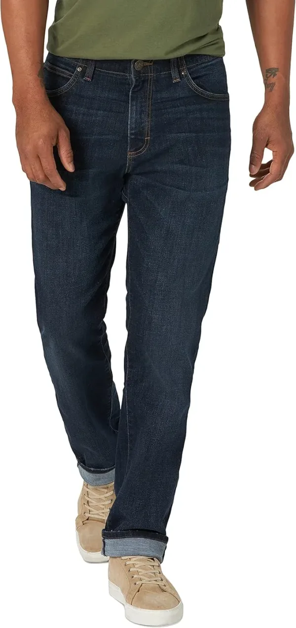 Lee men’s Extreme Motion jeans, straight tapered denim designed for comfort and flexibility, perfect for casual wear, daily use, and active lifestyle.