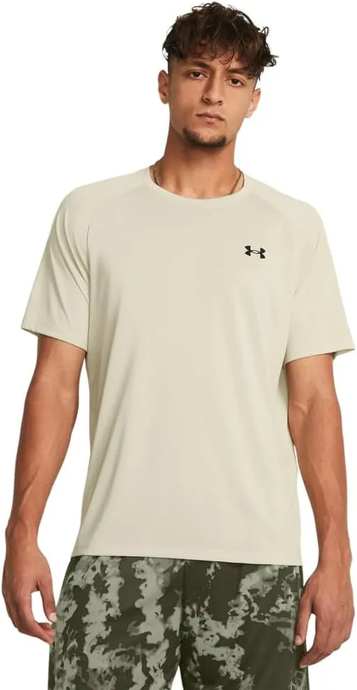 Under Armour men’s UA Tech t-shirt, lightweight short sleeve performance sports tee for gym, training, running, and everyday athletic comfort.