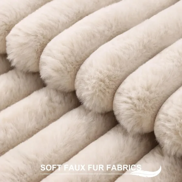 faux fur pillow 2