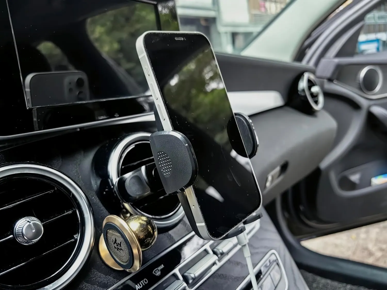 ford mustang phone mount 2
