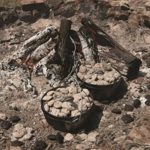 lodge dutch oven lifter 3