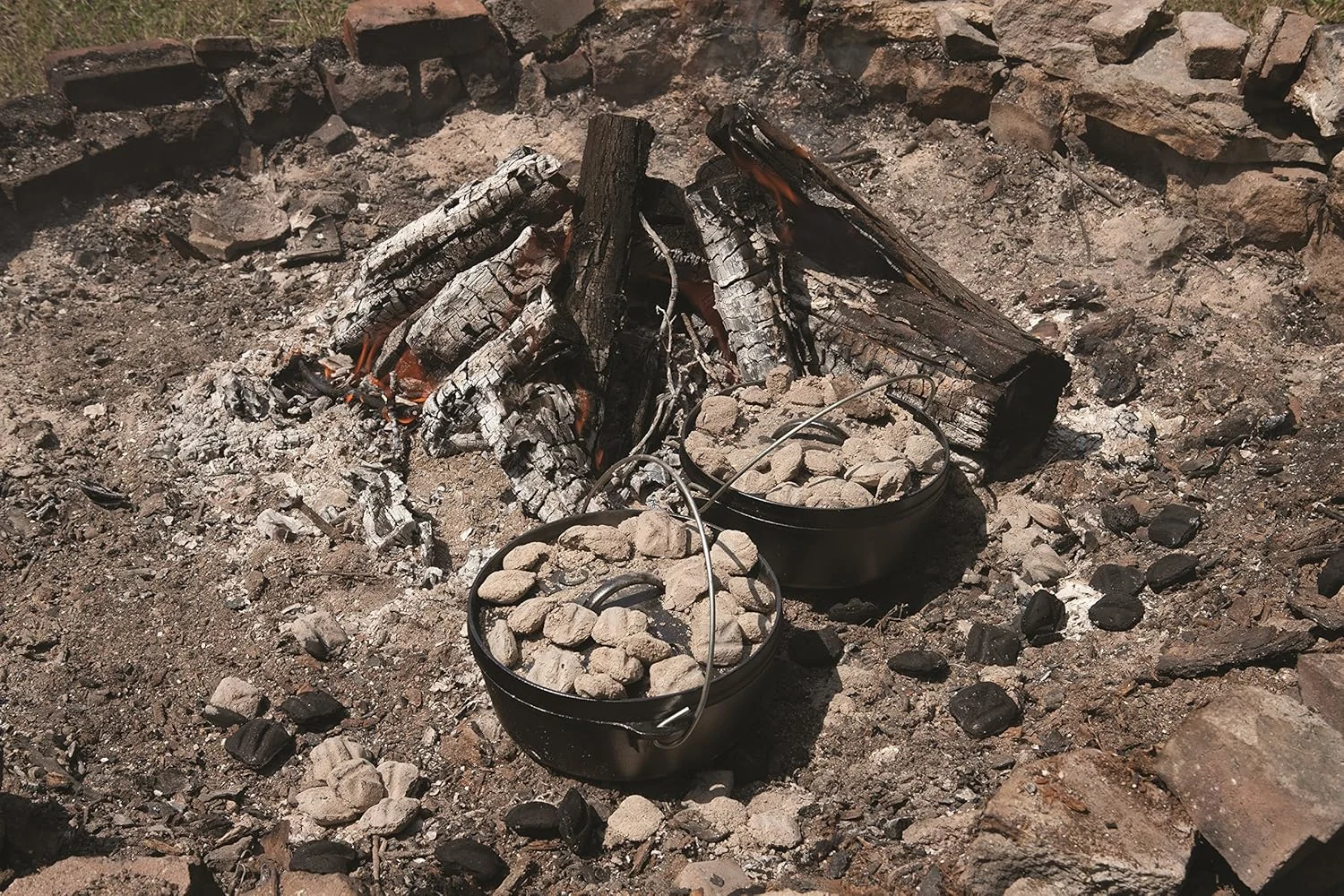 lodge dutch oven lifter 3