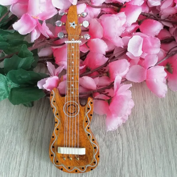 miniature guitar showpiece 2