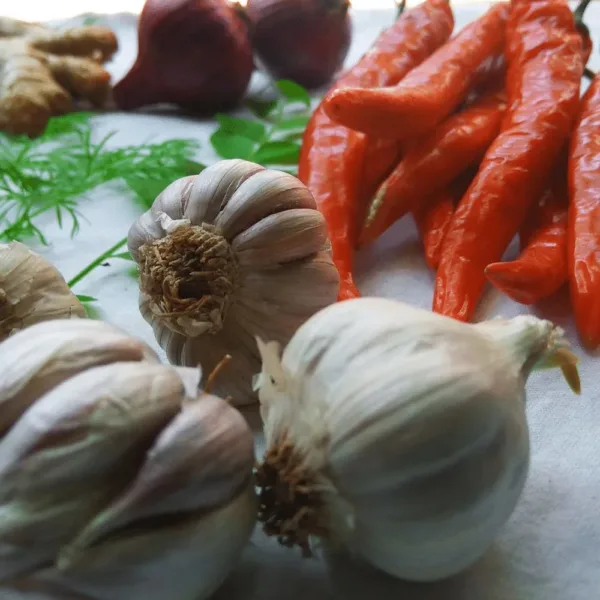 pickled garlic cloves 6