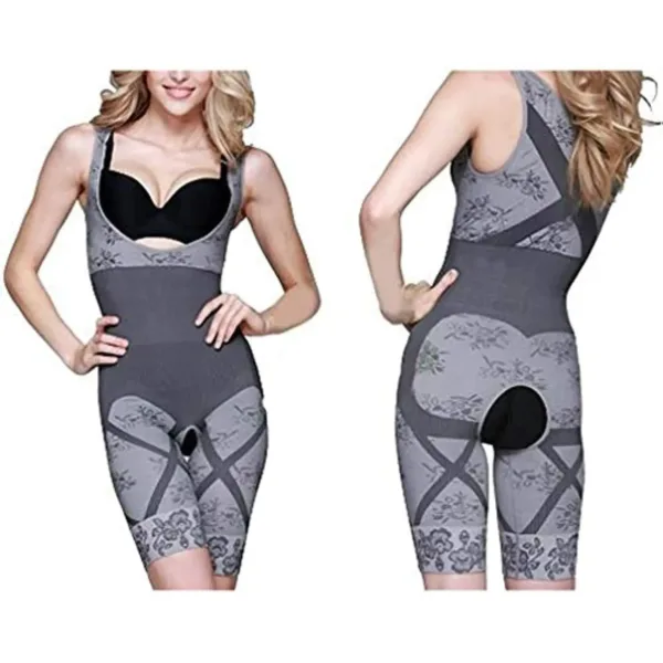 This gray XXX-Large slimming suit for women is made of natural bamboo charcoal fiber to comfortably shape your body, tighten your stomach, and enhance your curves.