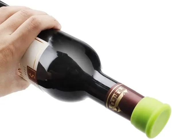 This set of six reusable silicone bottle caps in assorted colors provides an airtight and leak-proof seal, keeping your wine, beer, champagne, and soda fresh and preventing odors.