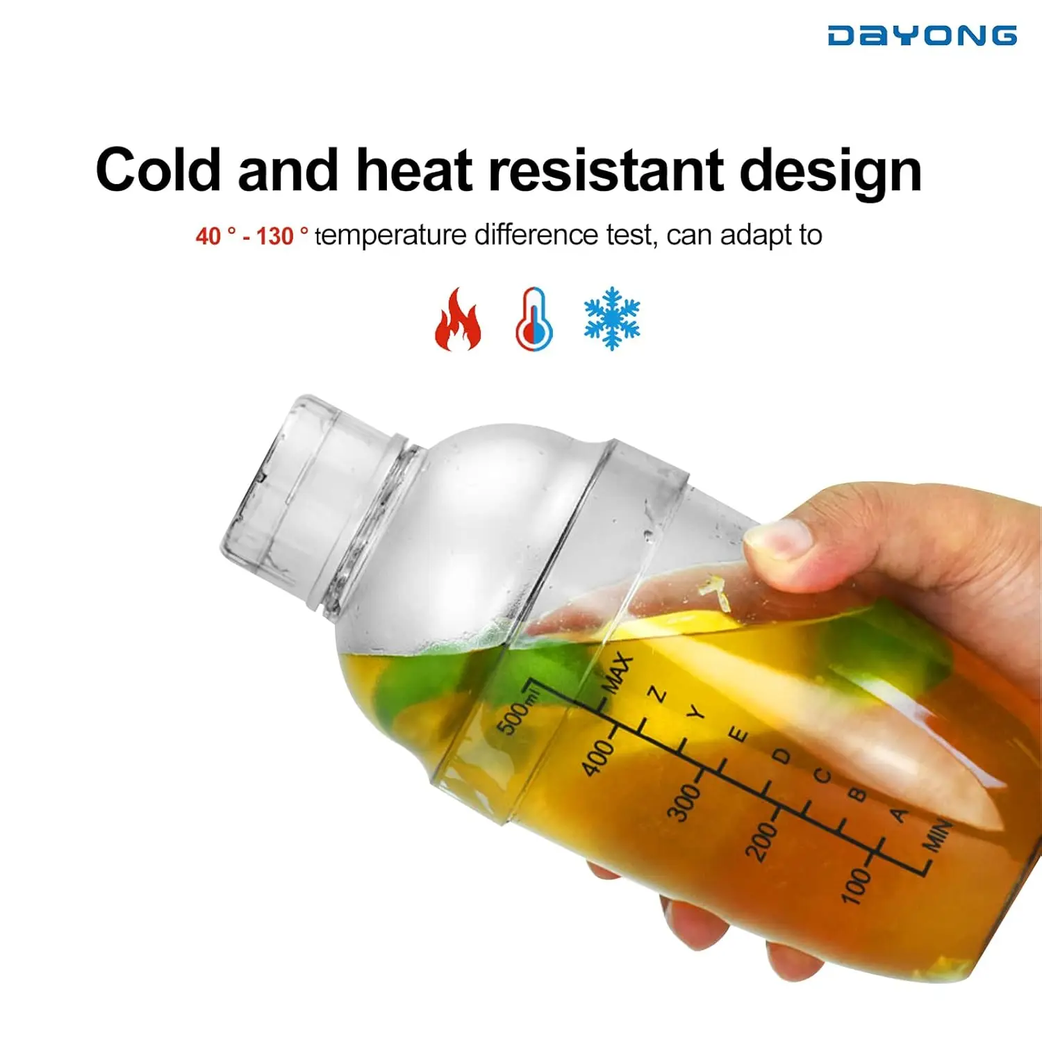 This transparent 17oz plastic cocktail shaker is made of thickened PC resin, featuring a built-in strainer, graduated measurements, and an ice filter for easily making cocktails, smoothies, or milk tea at home or in a bar.