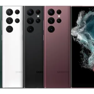 The Samsung Galaxy S22 Ultra in Phantom Black boasts a stunning 8K camera, embedded S Pen, a bright display, and long battery life for all-day use.