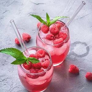 This set includes six transparent, reusable glass straws in straight and curved shapes, plus two cleaning brushes for easy maintenance, perfect for enjoying smoothies, milkshakes, and other drinks.