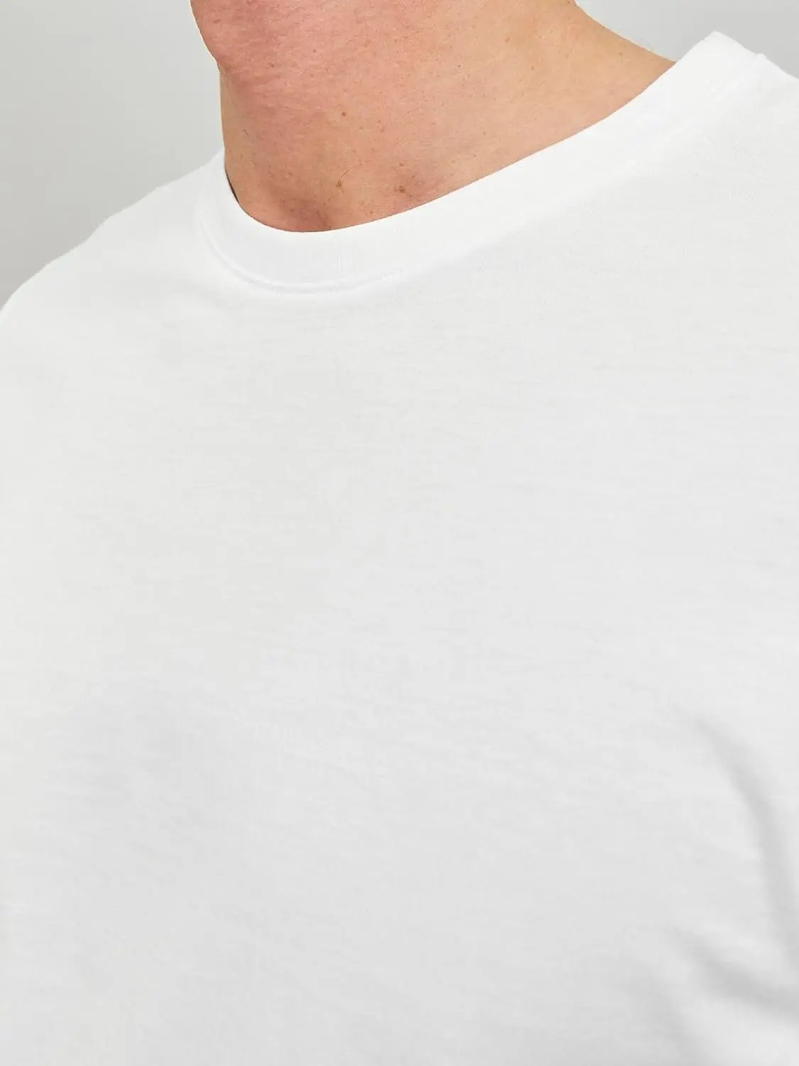 A comfortable and breathable JACK & JONES organic cotton basic O-neck t-shirt for men, perfect for everyday wear.