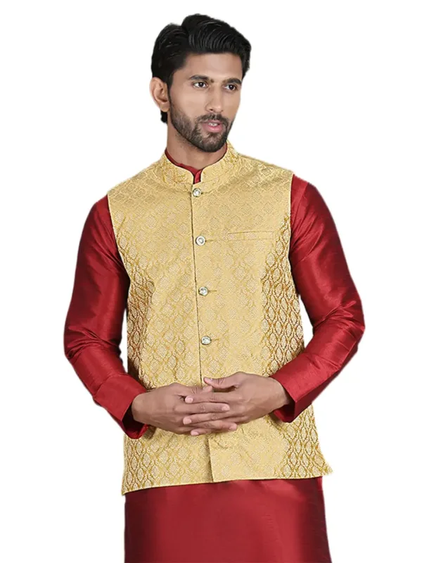 This stylish men's Nehru jacket features a woven design and is made from comfortable rayon fabric, perfect for regular fit.