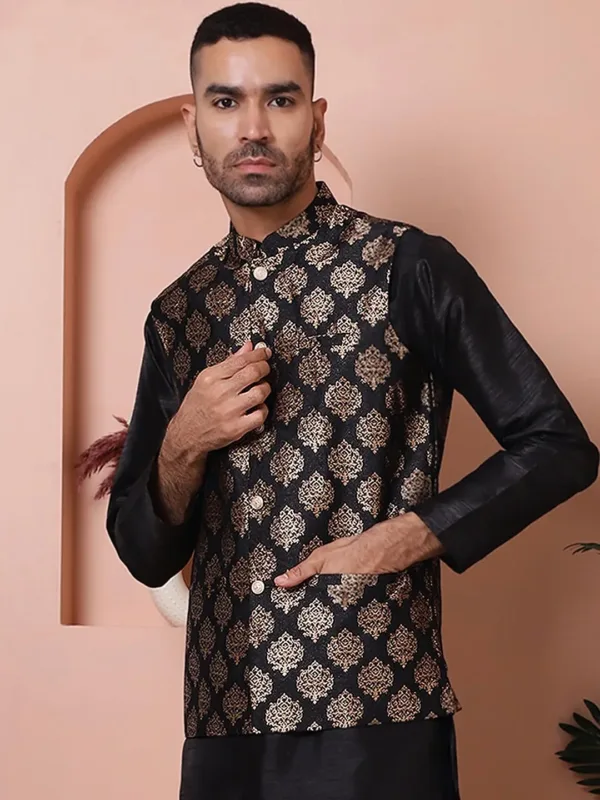 This elegant brocade Nehru jacket for men adds a touch of royal Indian style to any outfit, perfect for weddings and festive occasions.