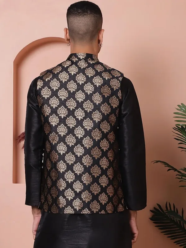 This elegant brocade Nehru jacket for men adds a touch of royal Indian style to any outfit, perfect for weddings and festive occasions.