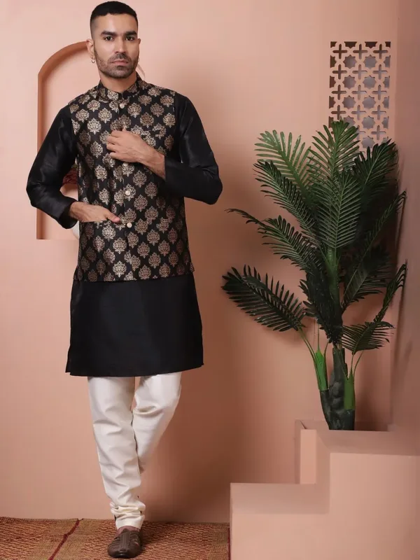 This elegant brocade Nehru jacket for men adds a touch of royal Indian style to any outfit, perfect for weddings and festive occasions.