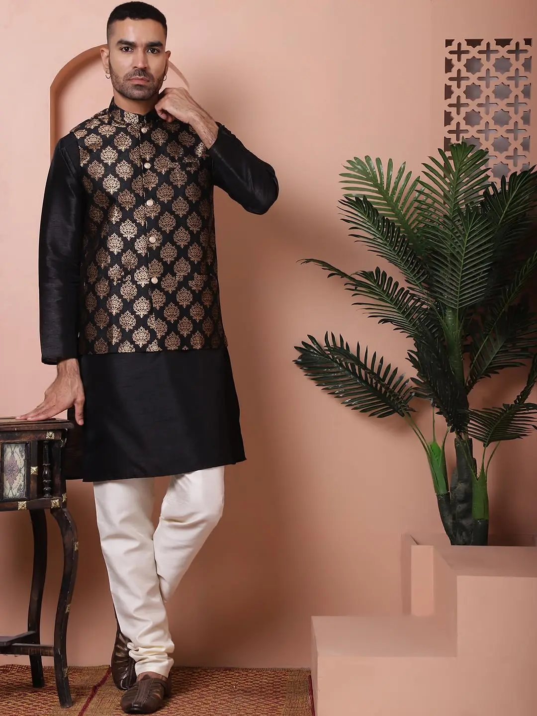 This elegant brocade Nehru jacket for men adds a touch of royal Indian style to any outfit, perfect for weddings and festive occasions.