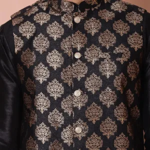 This elegant brocade Nehru jacket for men adds a touch of royal Indian style to any outfit, perfect for weddings and festive occasions.