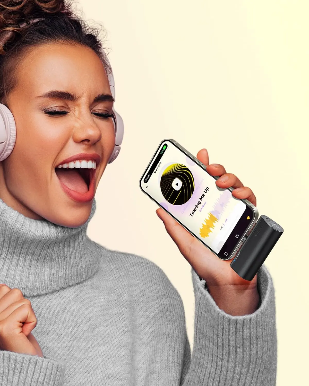 This is a black VEGER mini portable charger and power bank with a USB-C output for fast charging Android phones like Samsung Galaxy S22, S21, S20, S10, S9, Pixel, Moto, LG, and Oculus Quest.