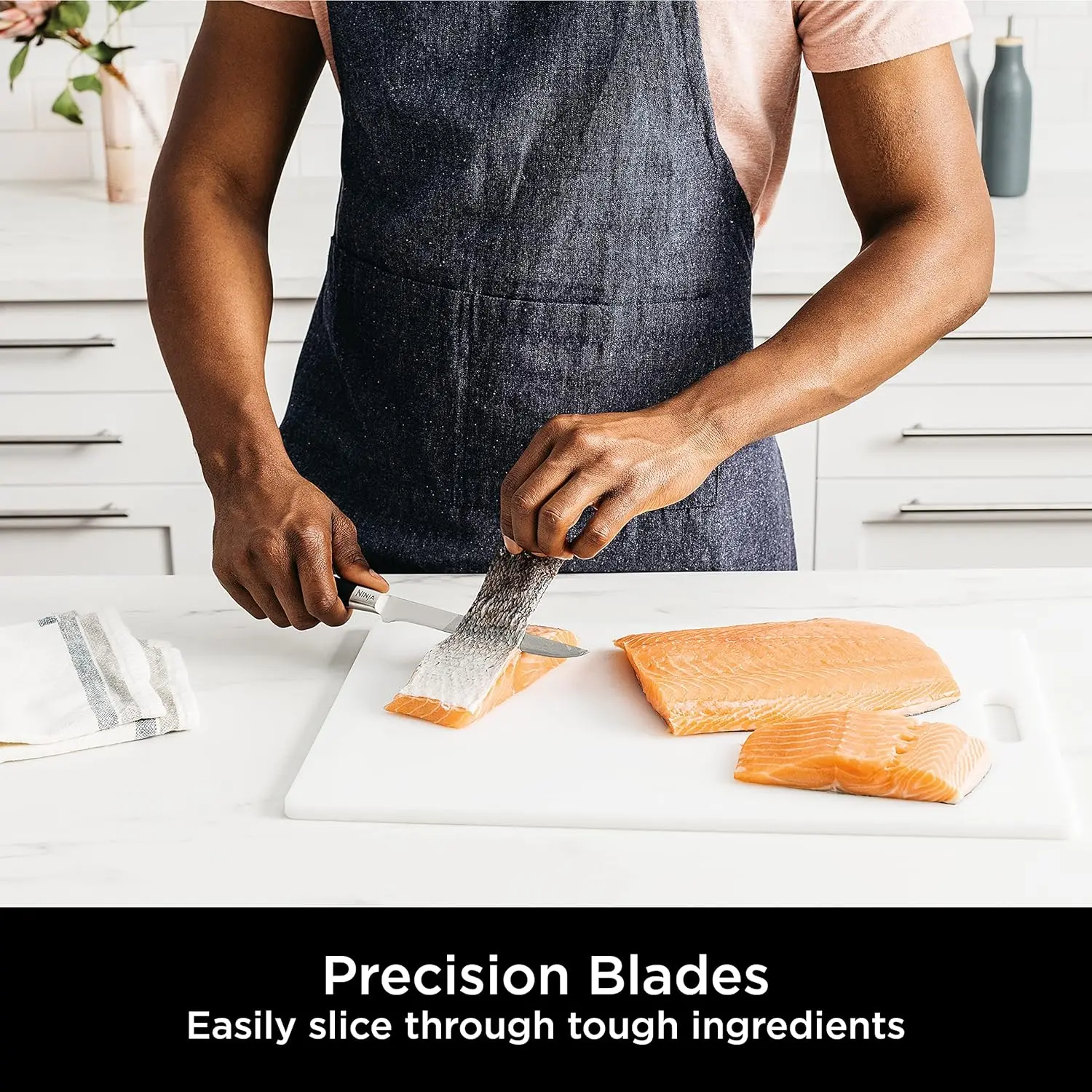 This Ninja Foodi StaySharp 5-piece knife block set includes a chef knife, bread knife, slicing knife, utility knife, and paring knife, all made of durable German stainless steel with an integrated knife sharpener.