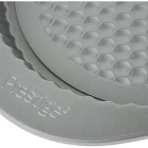 This 9 inch non stick flan tin with a honeycomb base ensures even baking and easy release, thanks to its premium non-stick coating, and it's freezer-to-oven safe for added convenience.