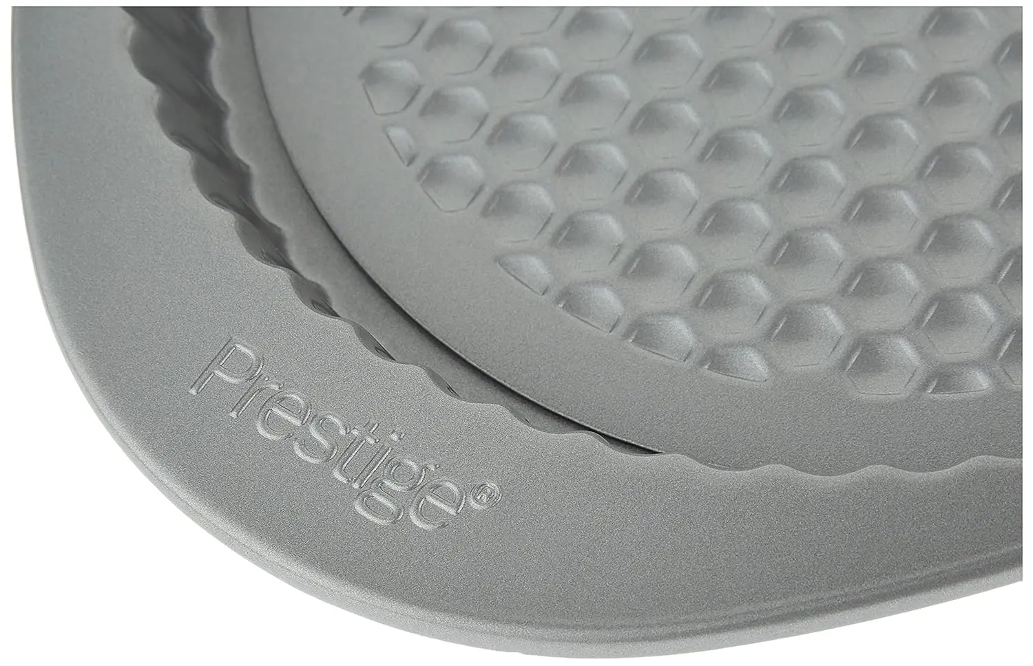 This 9 inch non stick flan tin with a honeycomb base ensures even baking and easy release, thanks to its premium non-stick coating, and it