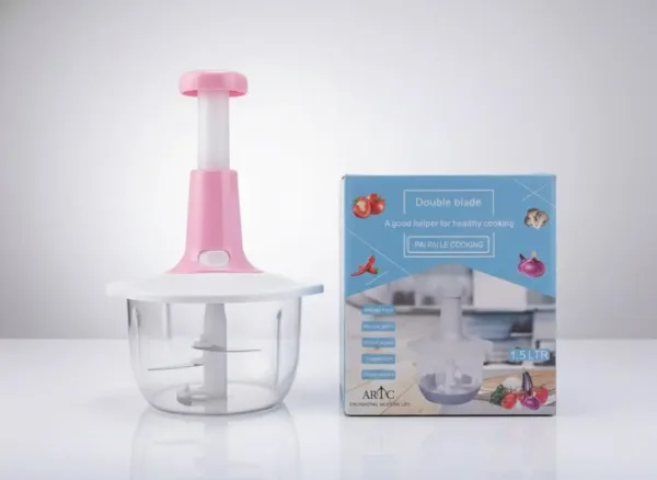 This is a one-touch food chopper with stainless steel blades and a transparent bowl, ideal for quickly chopping vegetables, mincing meat, and blending sauces.