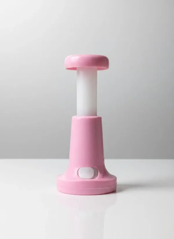 This is a one-touch food chopper with stainless steel blades and a transparent bowl, ideal for quickly chopping vegetables, mincing meat, and blending sauces.