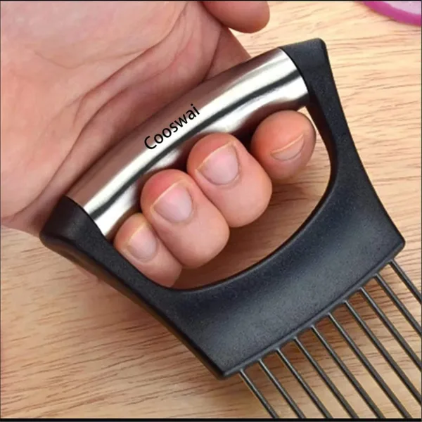 This stainless steel onion holder helps slice vegetables and meat evenly, keeping hands safe from cuts, and is easy to clean.