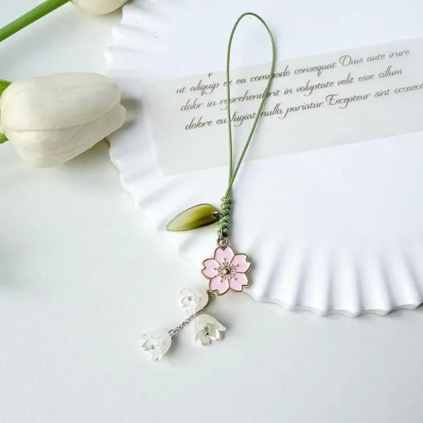 This set of three tulip phone charms features delicate glazed flower designs in different styles, adding a unique and lovely touch to your cell phone, keys, backpack, or other accessories while also preventing loss.