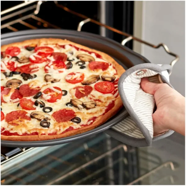 wilton pizza crisper 4