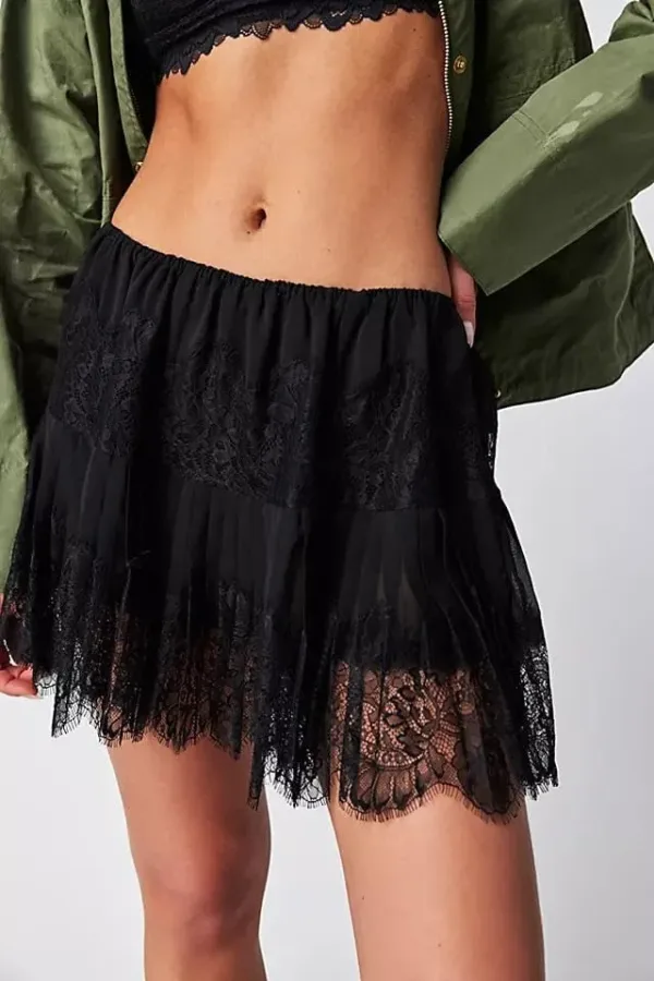 y2k lace mini skirt 2