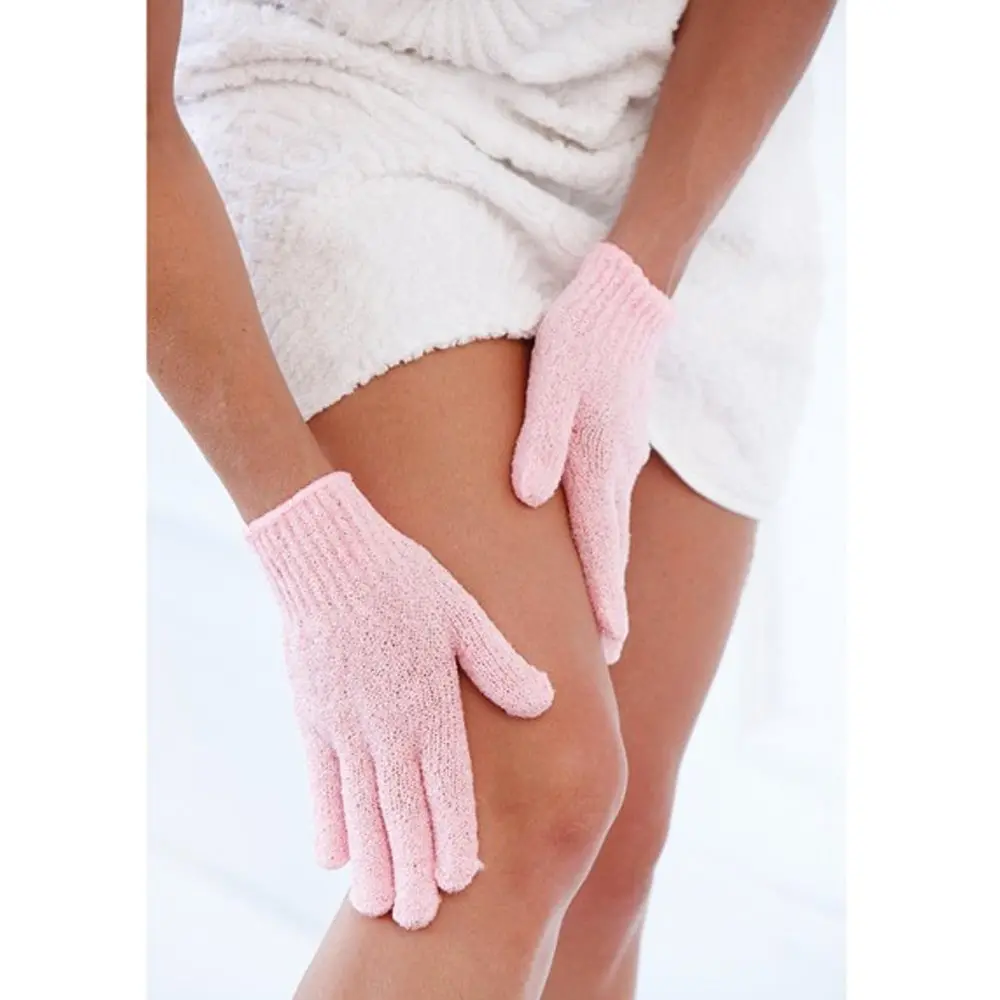 These four pairs of exfoliating gloves made from high-quality nylon provide a full body spa experience, removing dead skin cells and improving circulation for silky smooth skin.