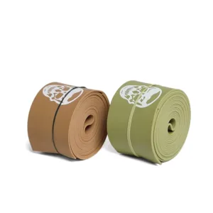 This set of Gymreapers floss bands includes two compression stretch bands in different thicknesses to help reduce soreness, improve range of motion, and increase mobility for effective muscle recovery.