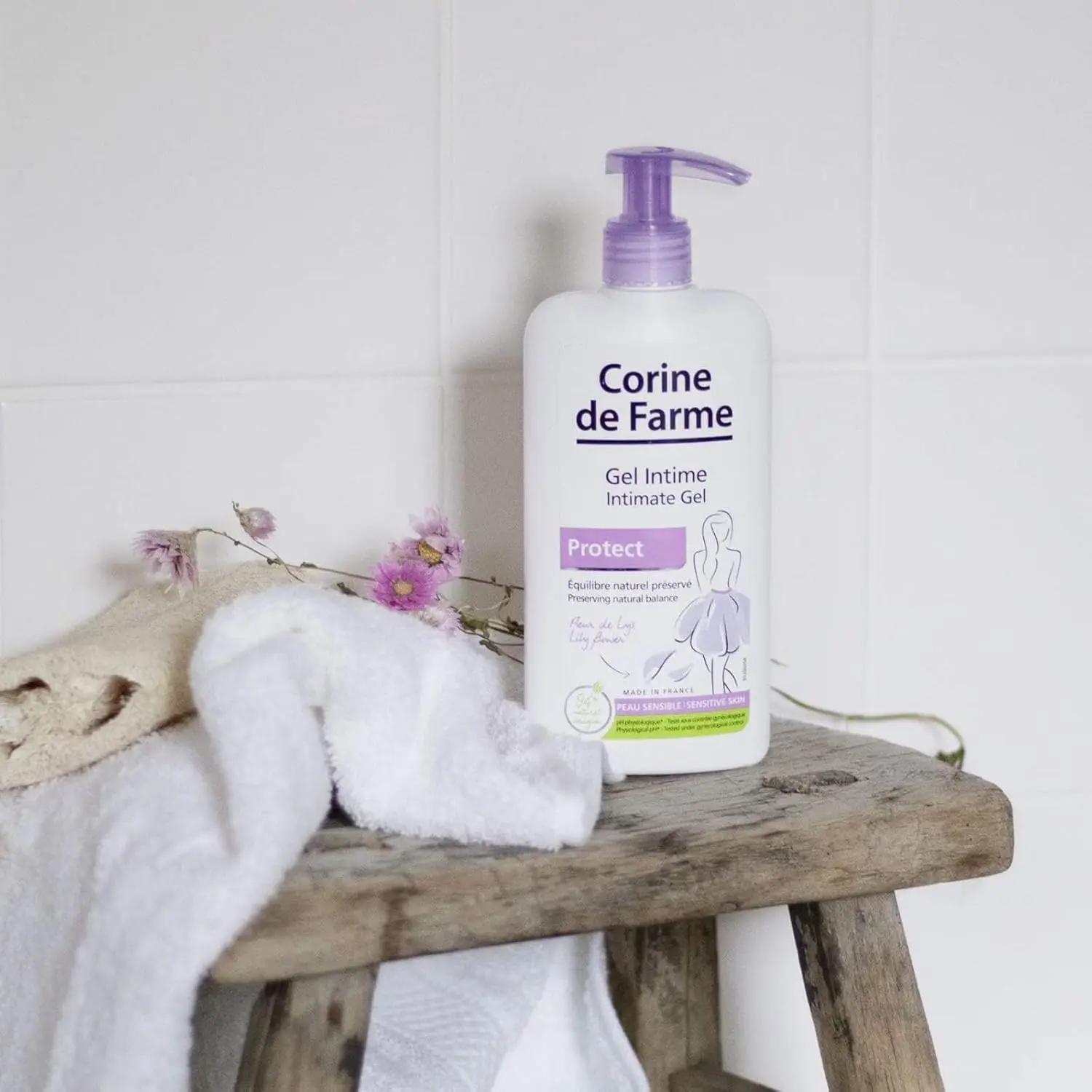 This is a bottle of Corine de Farme Intimate Care Gel with Lily Flower, a gentle cleanser for external use that protects and soothes, but should not be used on damaged or irritated skin, and should be rinsed carefully.