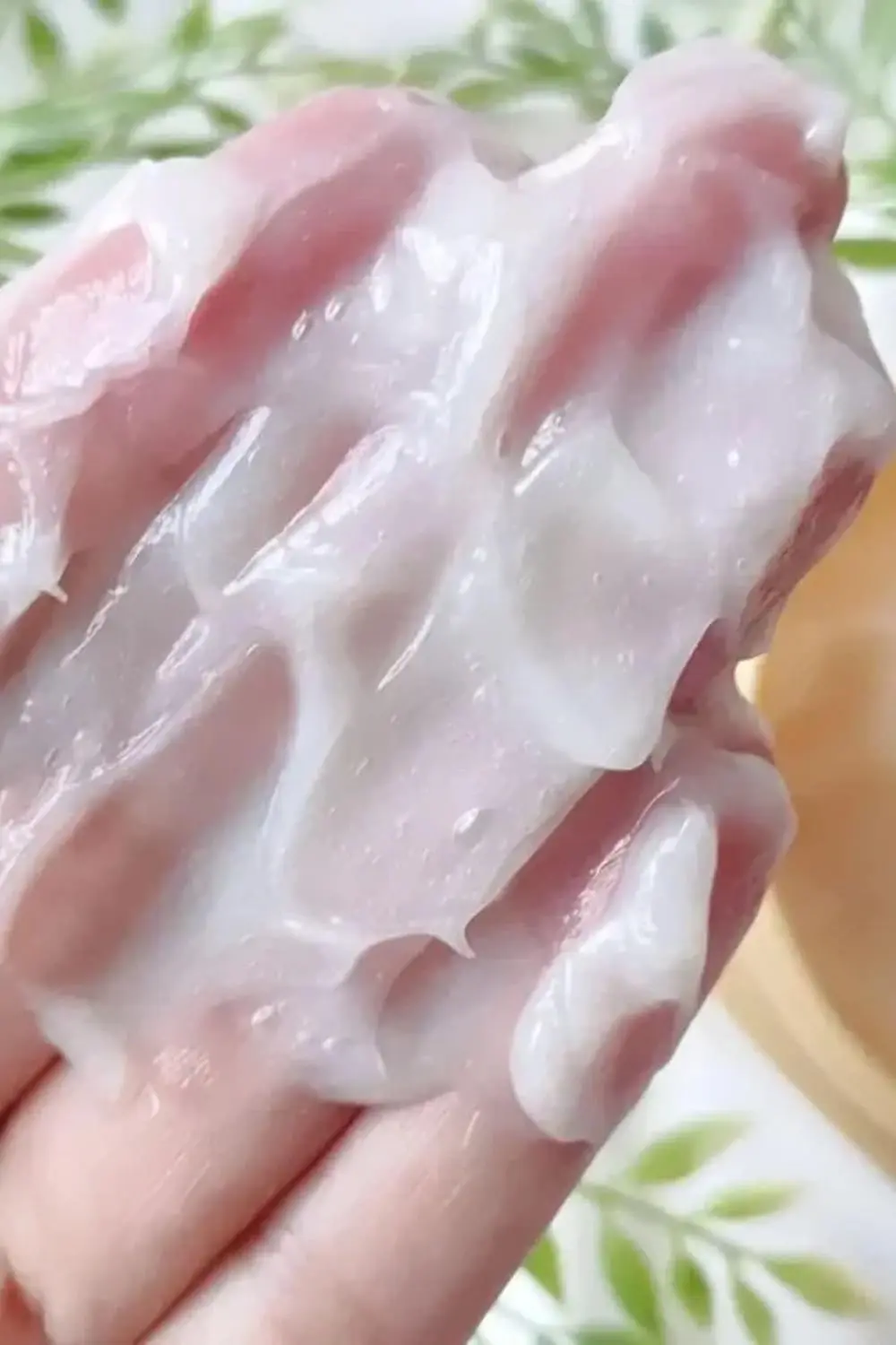 This is a 180g pack of Tsubaki Premium Repair Hair Mask, a conditioner from Shiseido designed to repair and nourish hair.